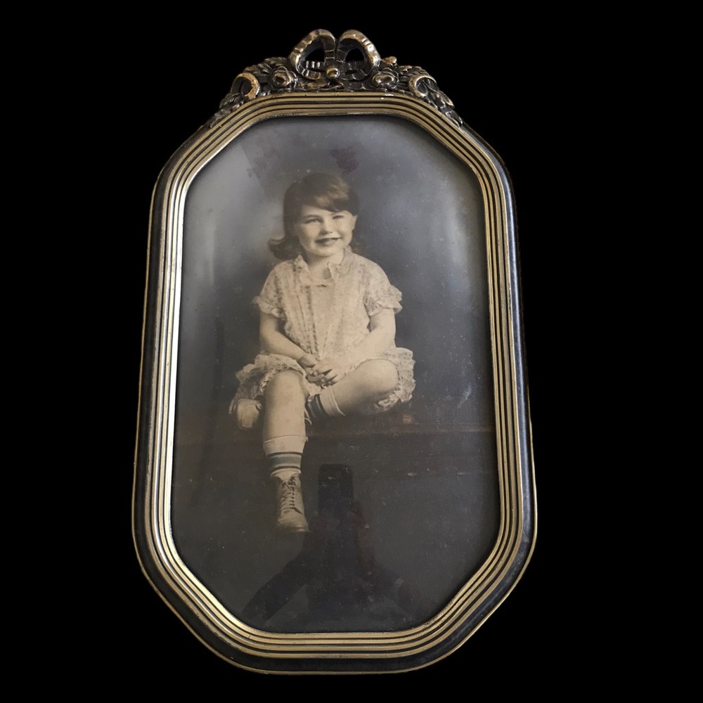 Large Curved Bubble Glass Picture Frame Convex Glass Of Child Girl Photo Linen